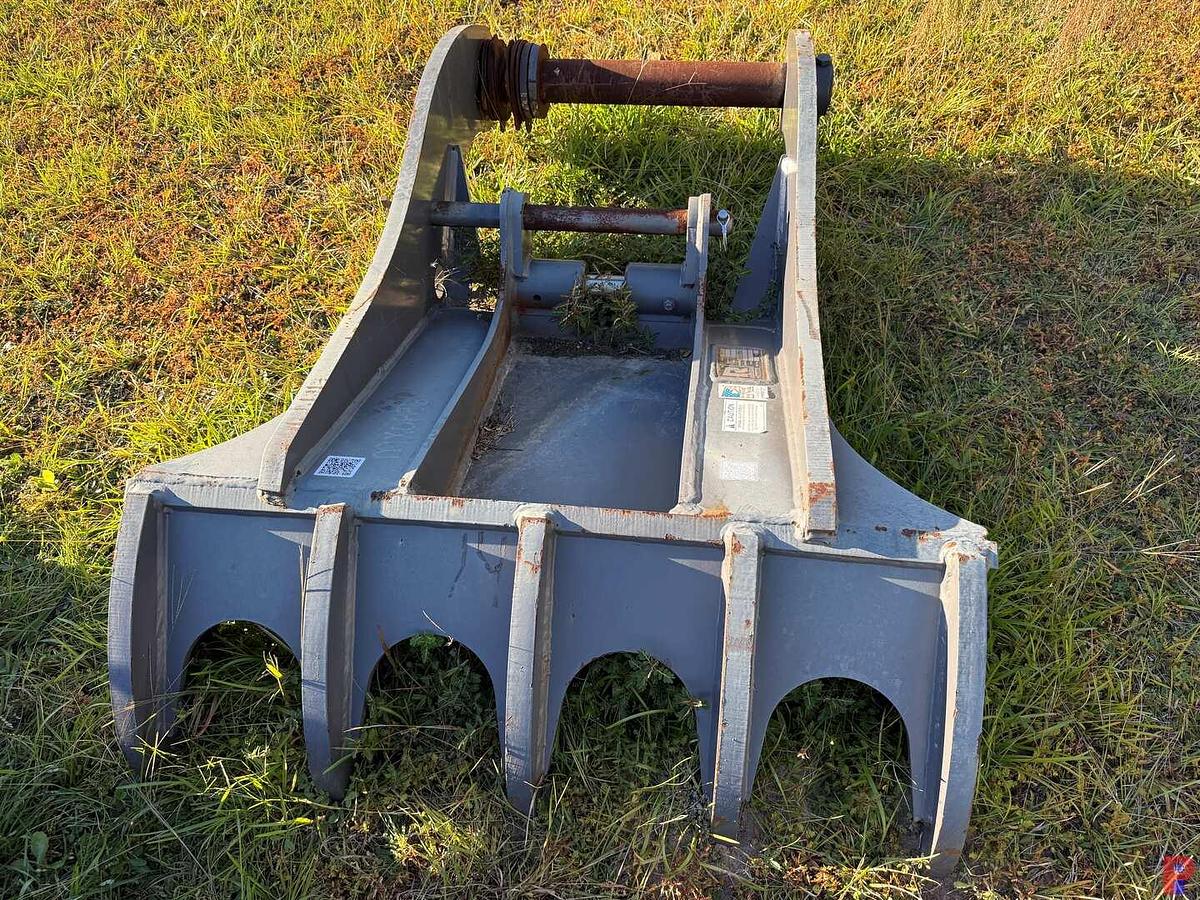 Used ROCKLAND 42” X 62” HYDRAULIC EXCAVATOR THUMB FITS DEVELON 300LC-7