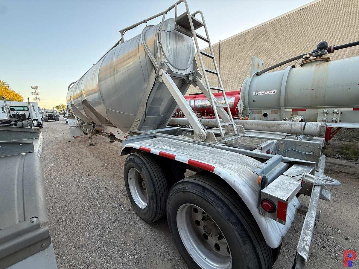 Used 2017 HEIL 1040 CF T/A PNEUMATIC BULK TRAILER