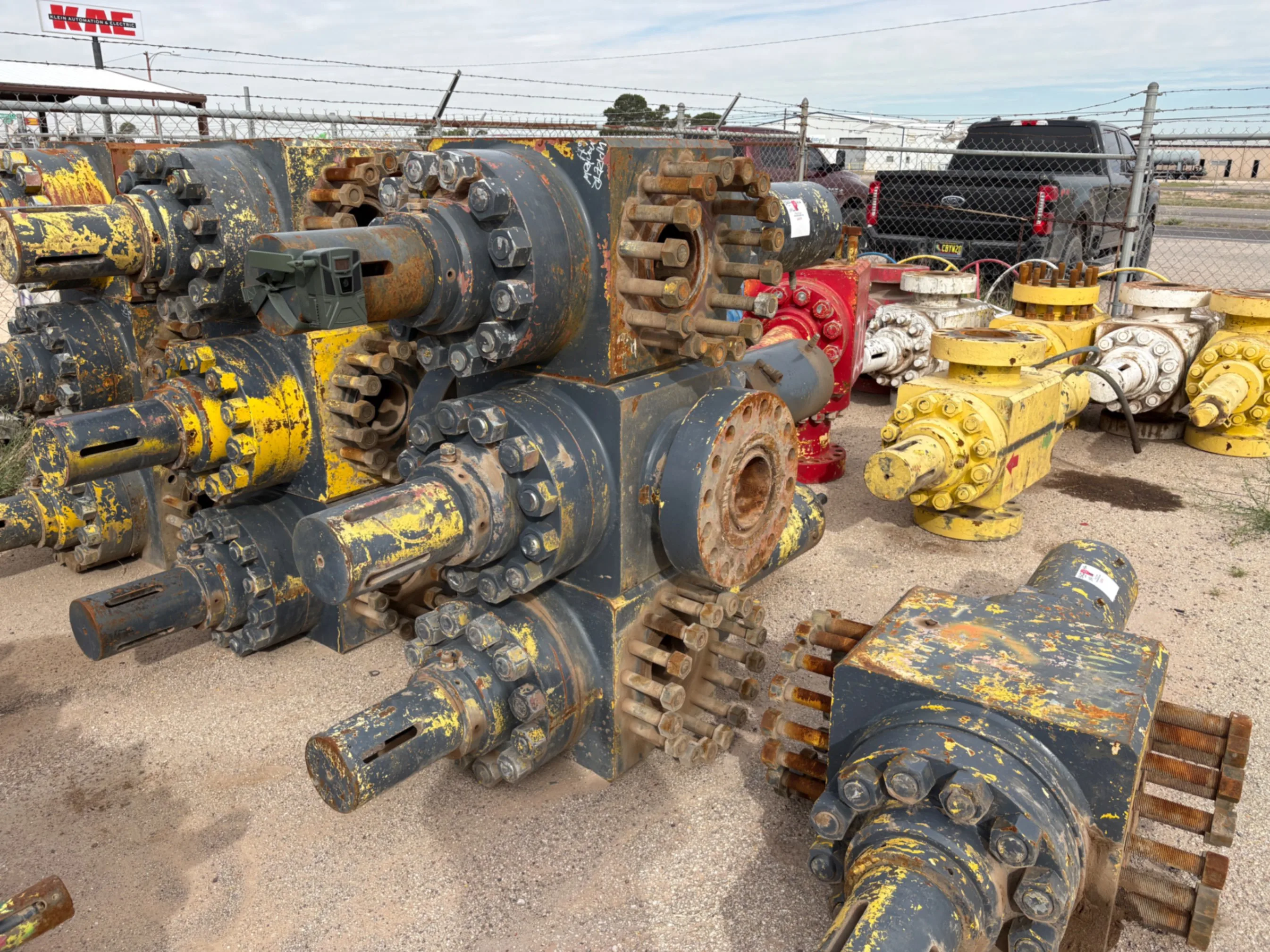 Used (4x$) (4) 7-1/16” 15K hydraulic frac valves