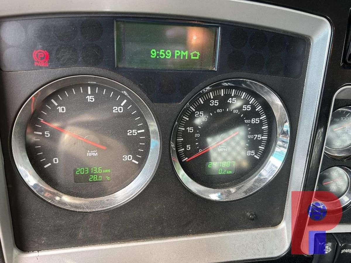 Used 2013 KENWORTH T800 T/A DAYCAB TRUCK TRACTOR