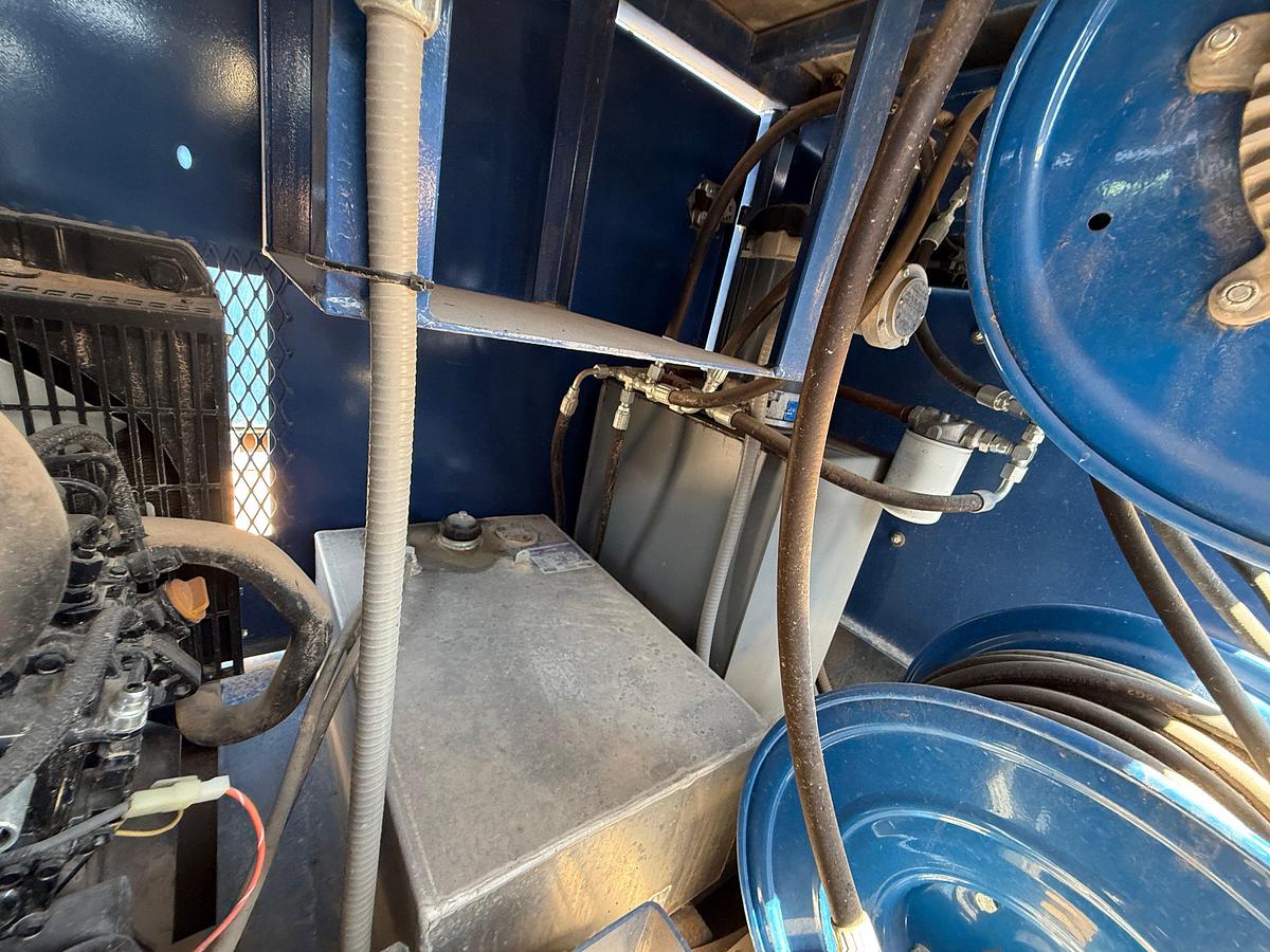 Used SELF CONTAINED 20K WP GREASE INJECTION UNIT COMBO P/B 8.4-KW ISUZU DIESEL GENERATOR