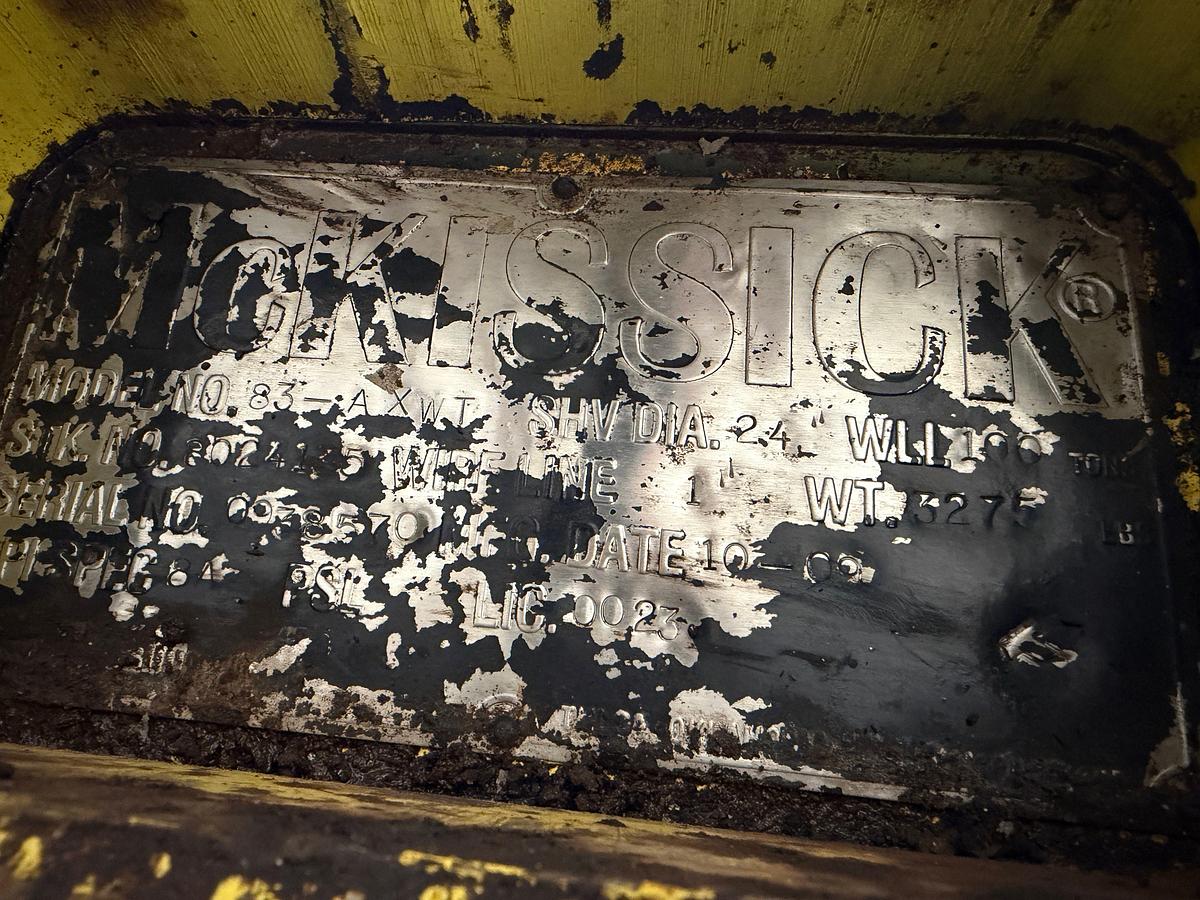 Used 2014 WATSON HOPPER 5 AXLE WELL SERVICE RIG 106'x300K MAST