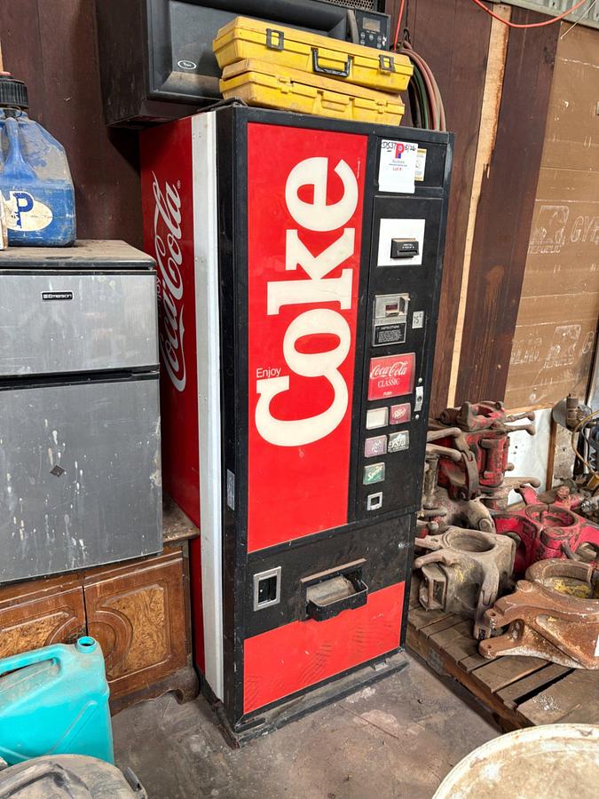 Used Dixie Narco model: 300 Coca-cola vending machine