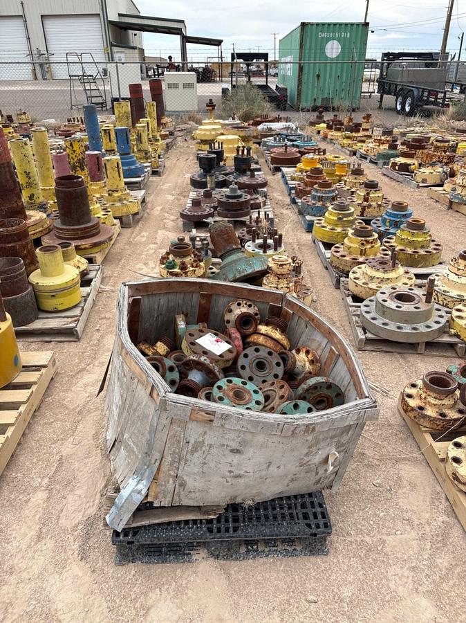 Used (9 pallets) of weco flanges, single stud adapters, landing flanges, & lift flanges