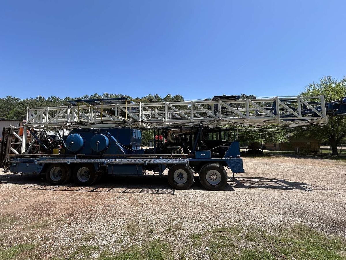 Used COOPER 250 DD (REPOWERED) 96'-180K 4-AXLE WELL SERIVCE WORKOVER RIG