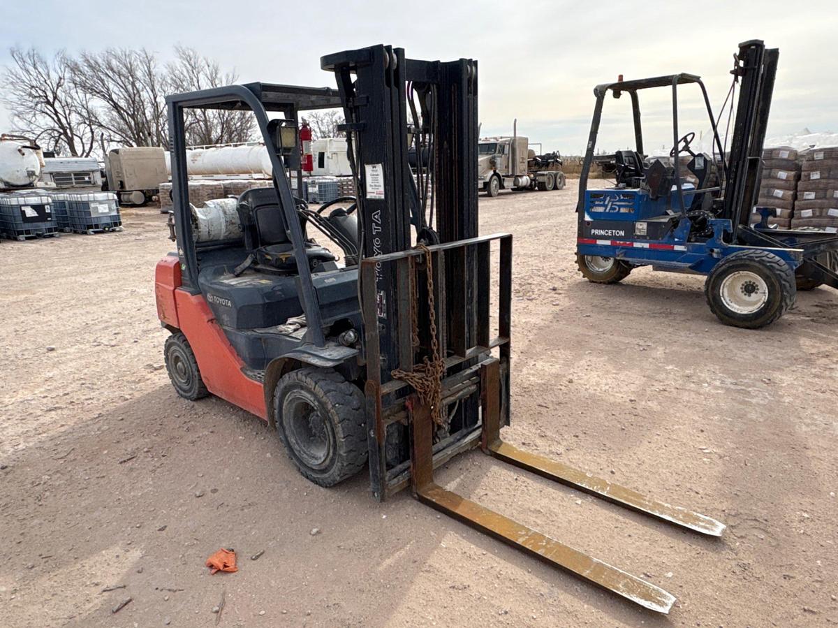 Used Toyota 8FGU25 5,000lbs forklift