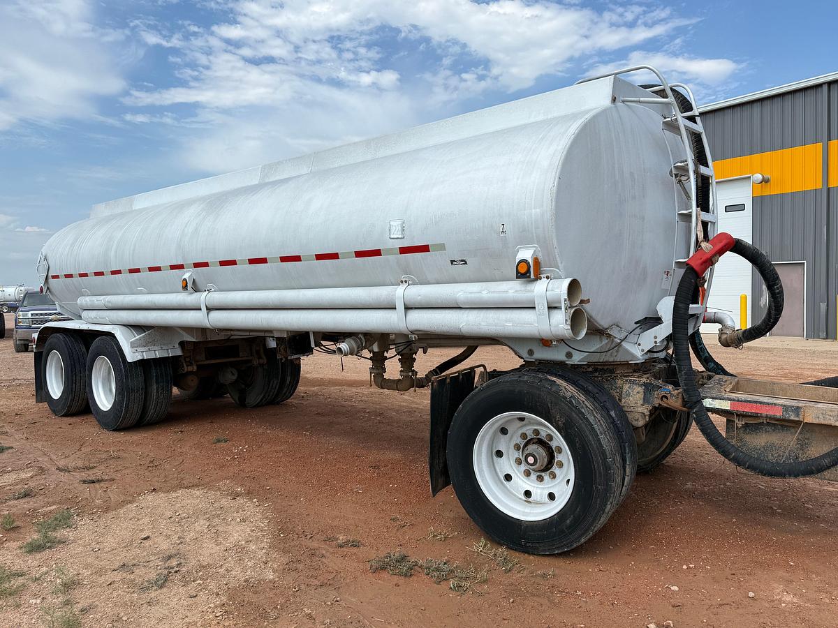 Used 1982 CLOU 5,800 GALLON ALUMINUM 3-AXLE PUP TRAILER