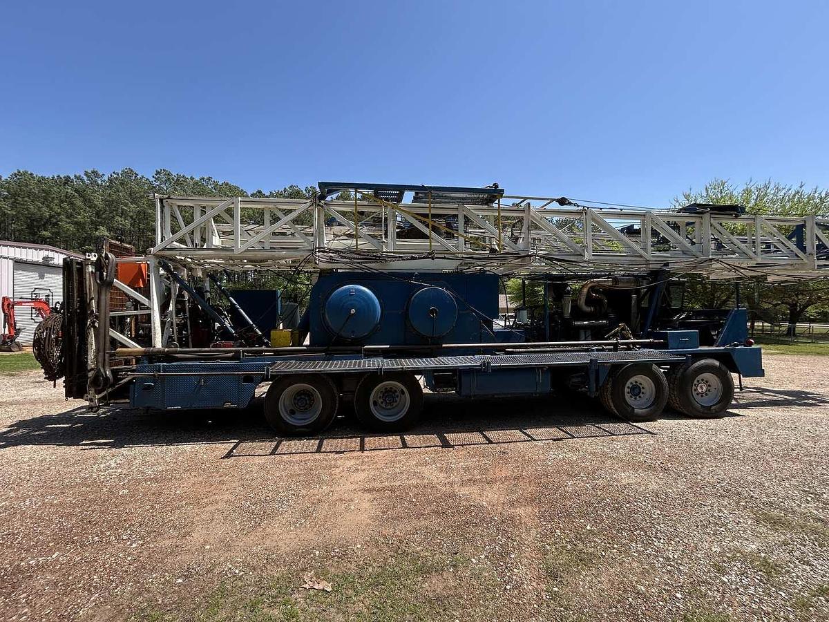 Used COOPER 250 DD (REPOWERED) 96'-180K 4-AXLE WELL SERIVCE WORKOVER RIG