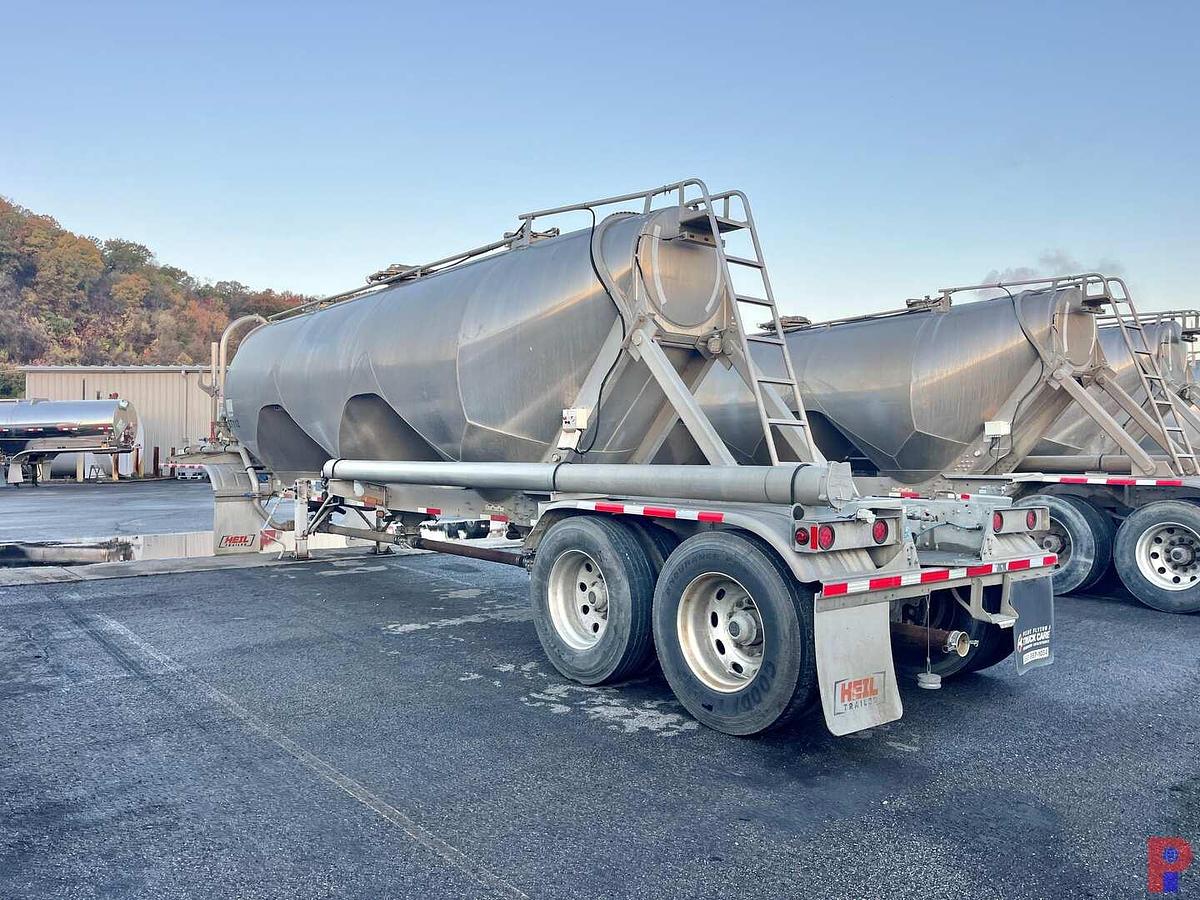 Used 2017 HEIL  1040 CU. FT T/A DRY BULK PNEUMATIC TRAILER