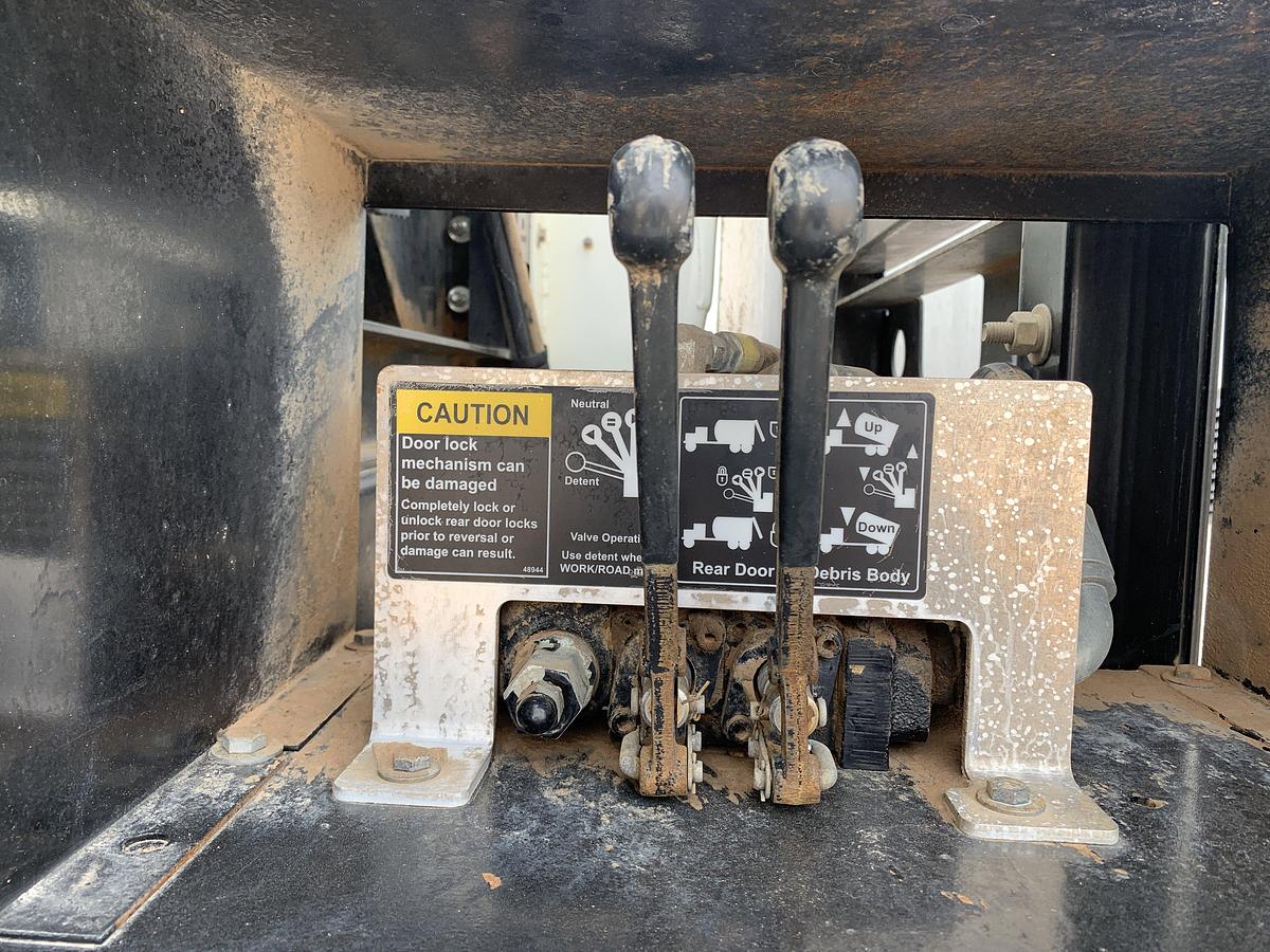 Used 2009 INTERNATIONAL WORKSTAR 7500 T/A DAYCAB VACTOR HYDROVAC TRUCK