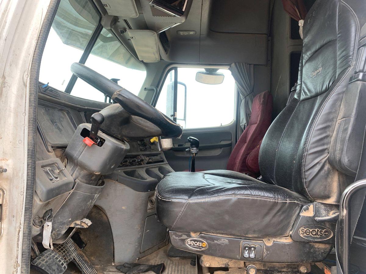 Used 2008 FREIGHTLINER COLUMBIA 120