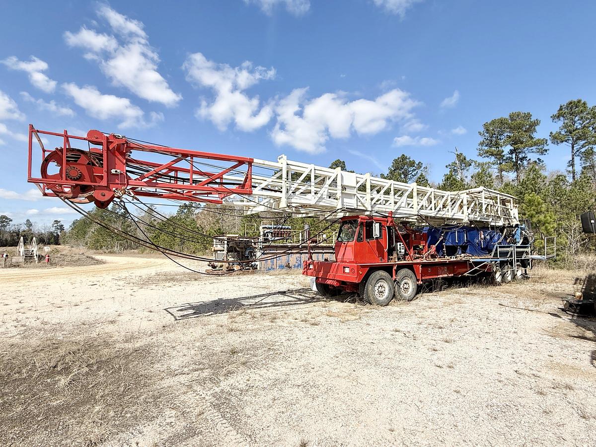Used 2012 CAMERON C-500 SD 112'-300K LBS 5-AXLE WELL SERVICE RIG