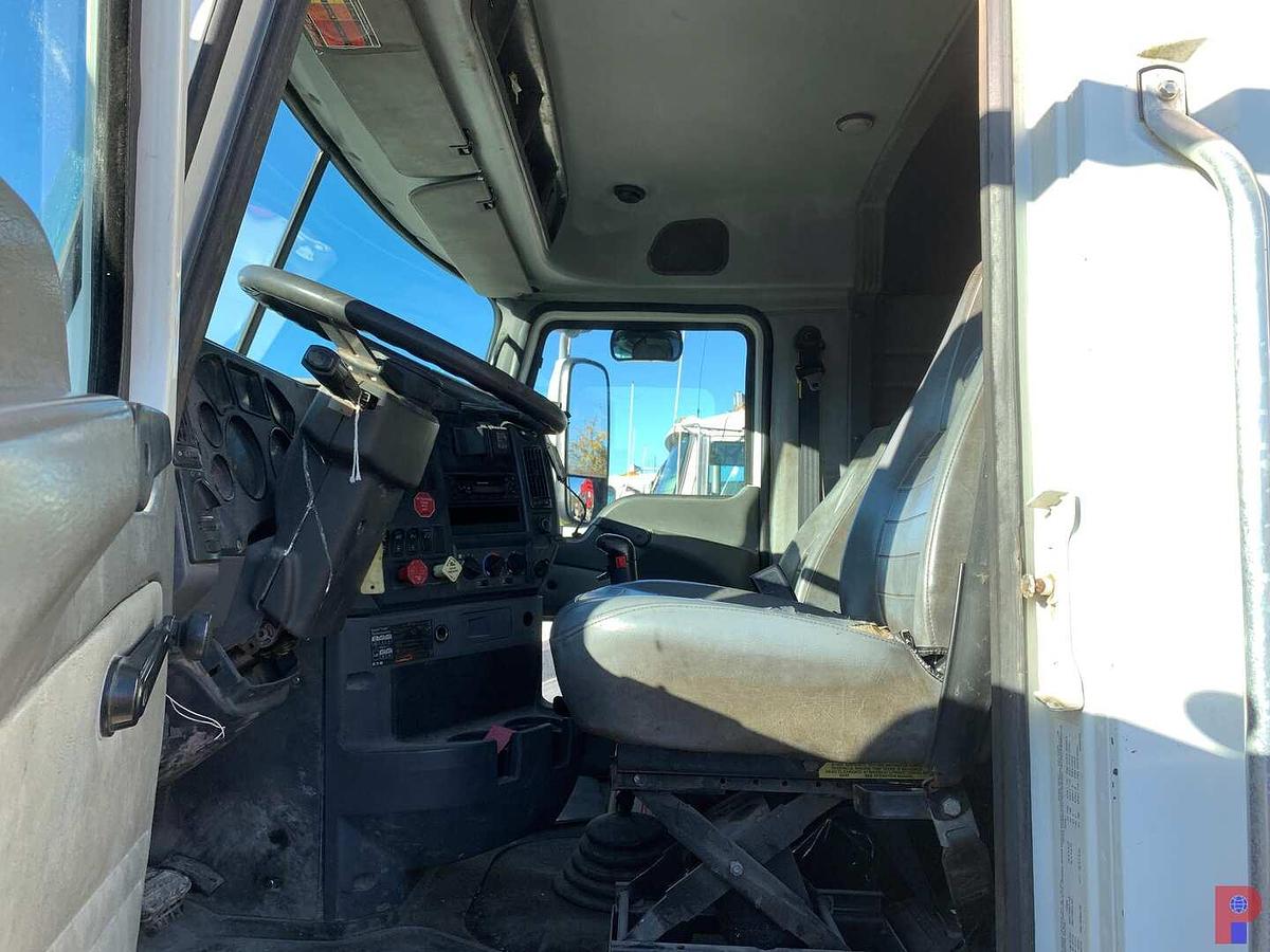 Used 2013 MACK PINNACLE SLEEPER TRUCK