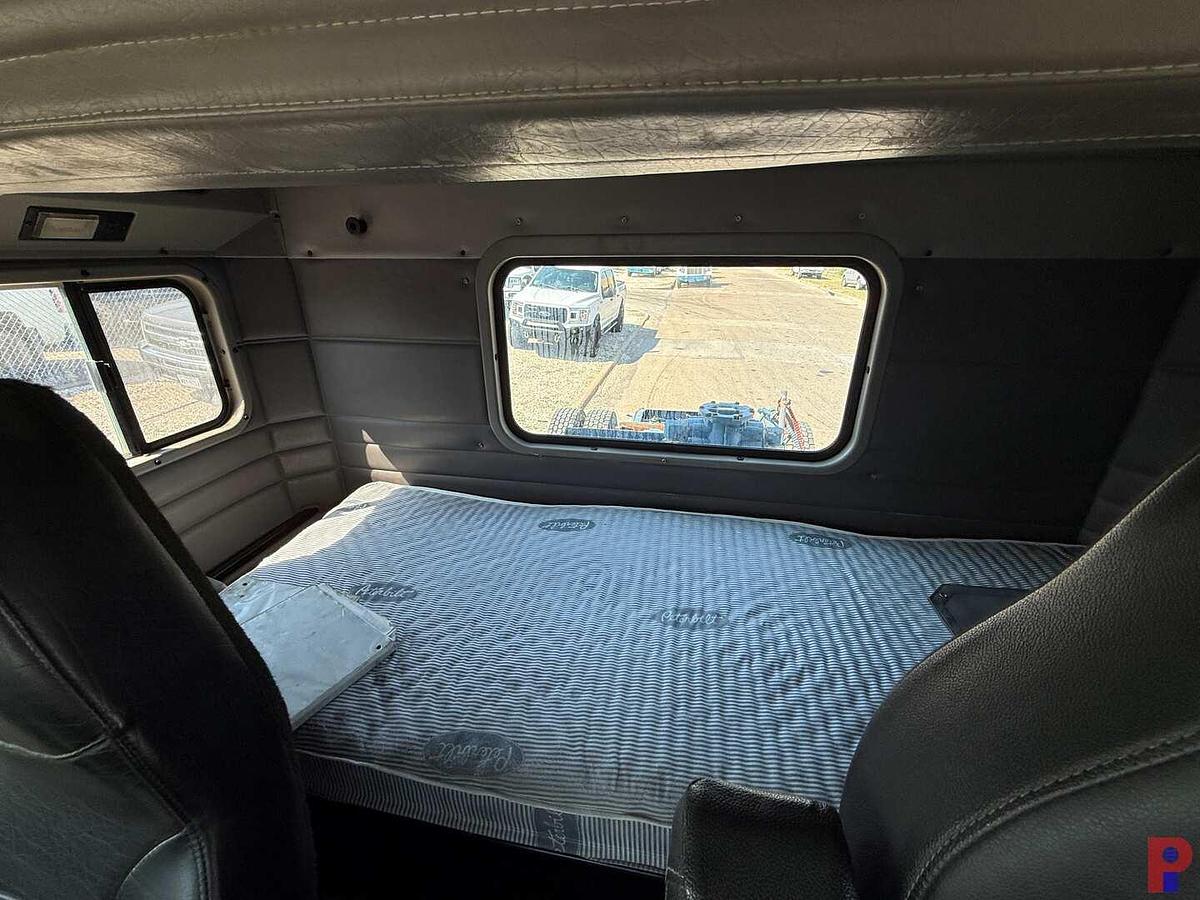 Used 2008 PETERBILT 367 T/A 36” SLEEPER TRUCK