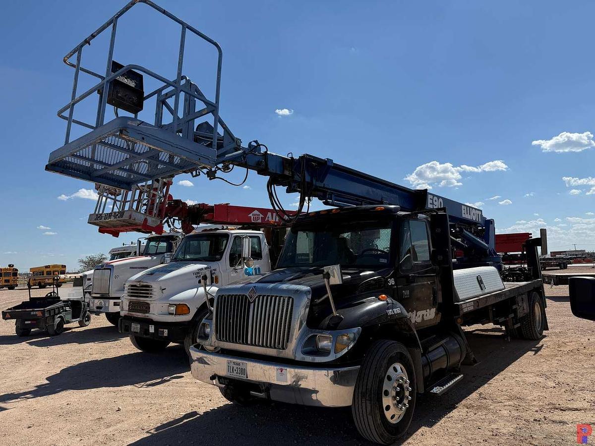 Used 2005 INTERNATIONAL WORKSTAR 7400 W/ 90’ PLATFORM SIGN CRANE TRUCK