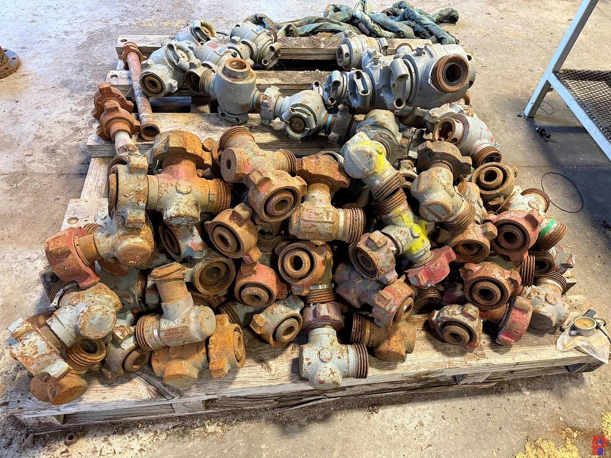 Used PALLET W/ 2” FIG 1502 15K WP (16) PLUG VALVES, ELLS, TEES, CROSSES, & CROSSOVER FITTINGS