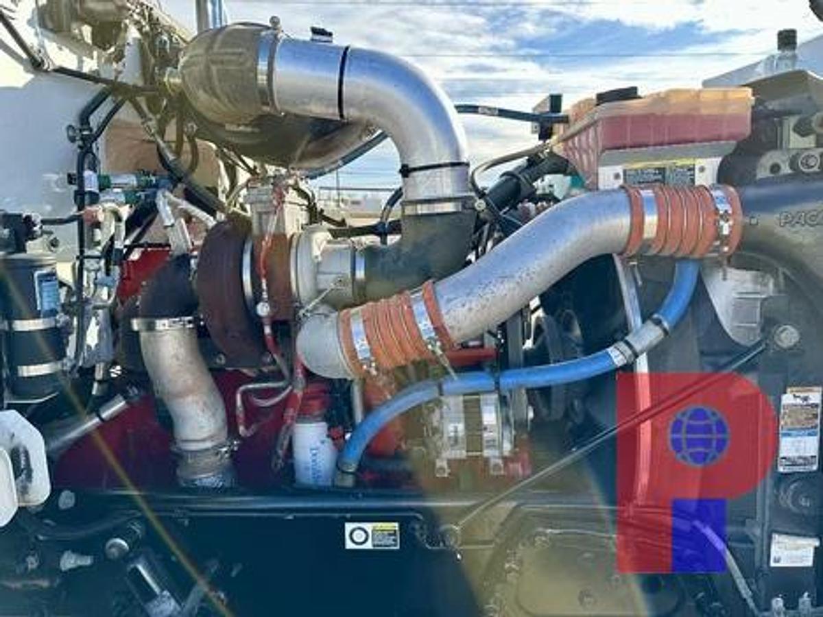 Used 2013 PETERBILT 384 T/A DAY CAB TRUCK TRACTOR