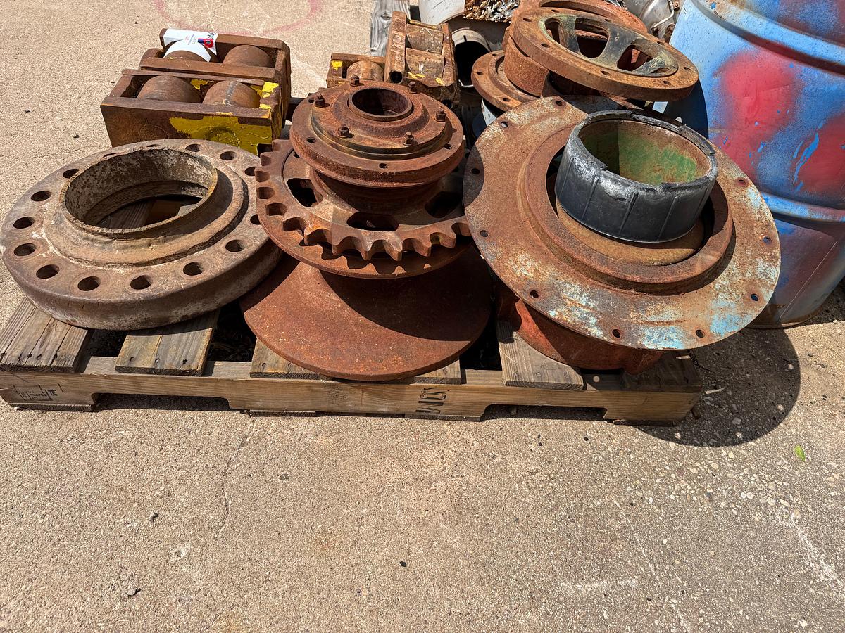 Used PALLET OF WELL HEAD FLANGES, SPORCKET, CLUTCH HUB, FAIRLEAD RILLERS