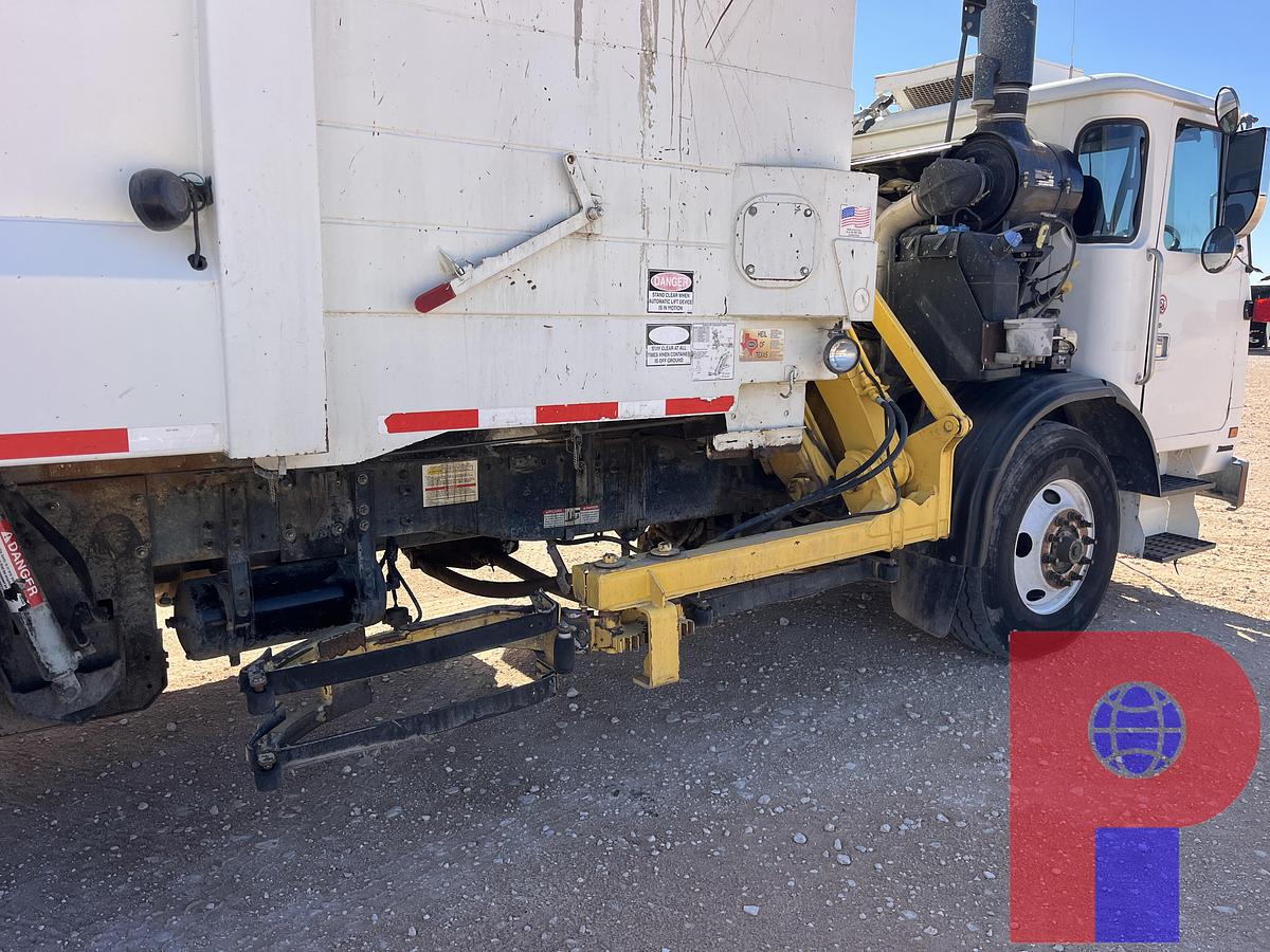 Used 2014 AUTOCAR XPEDITOR T/A 29YD CAB OVER TRASH TRUCK