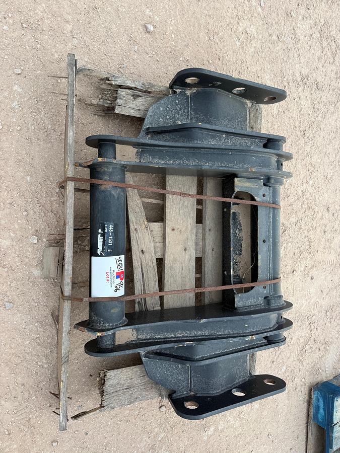 Used CAT 448-1531 QUICK COUPLER ONLY (NO CYLINDER) F/ FRONT LOADER ATTCHMENT