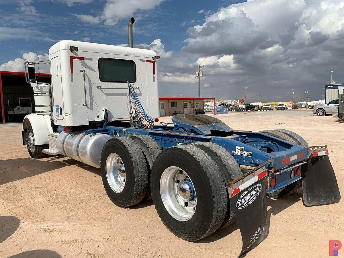 Used 2013 PETERBILT 367 T/A 36” SLEEPER TRUCK