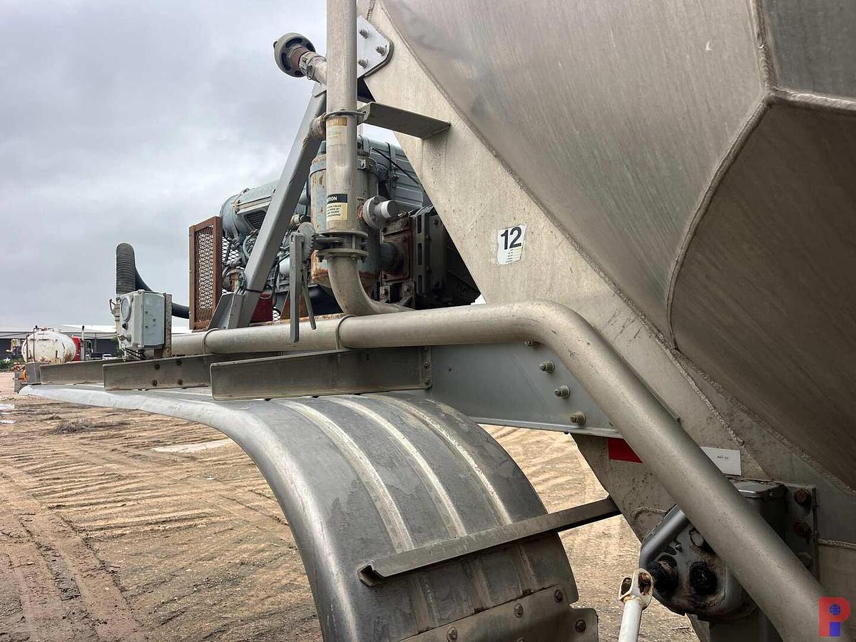 Used 2004 HEIL 1,000 CU.FT. PNEUMATIC BULK TRAILER W/ BLOWER