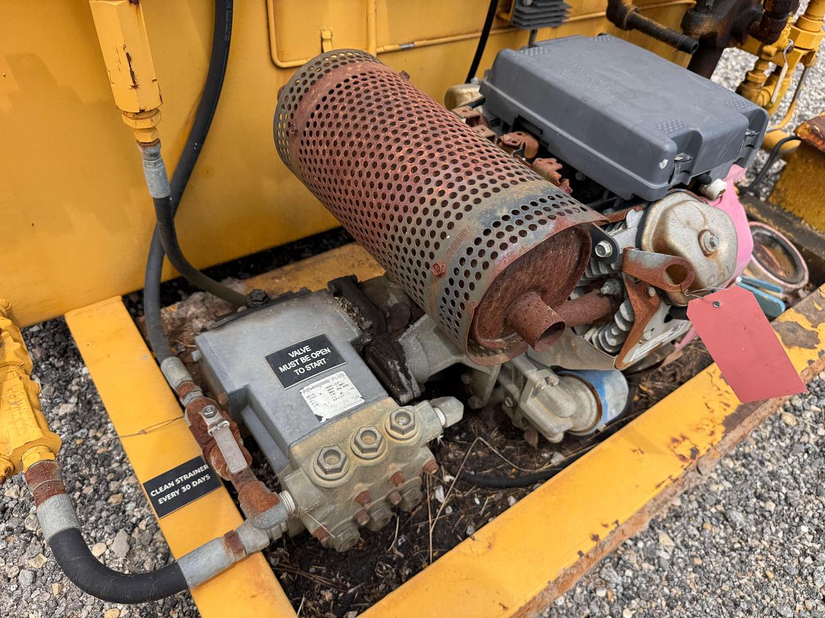 Used 2009 ADVANCED PRESSURE 3-STATION 4-BOTTLE ACCUMULATOR CLOSING UNIT, SKIDDED