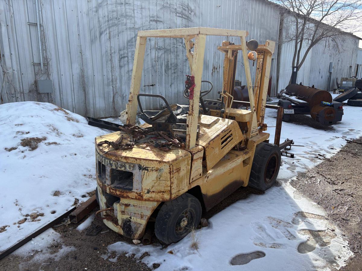 Used Komatsu FG20-7 4,000lbs forklift, inoperable