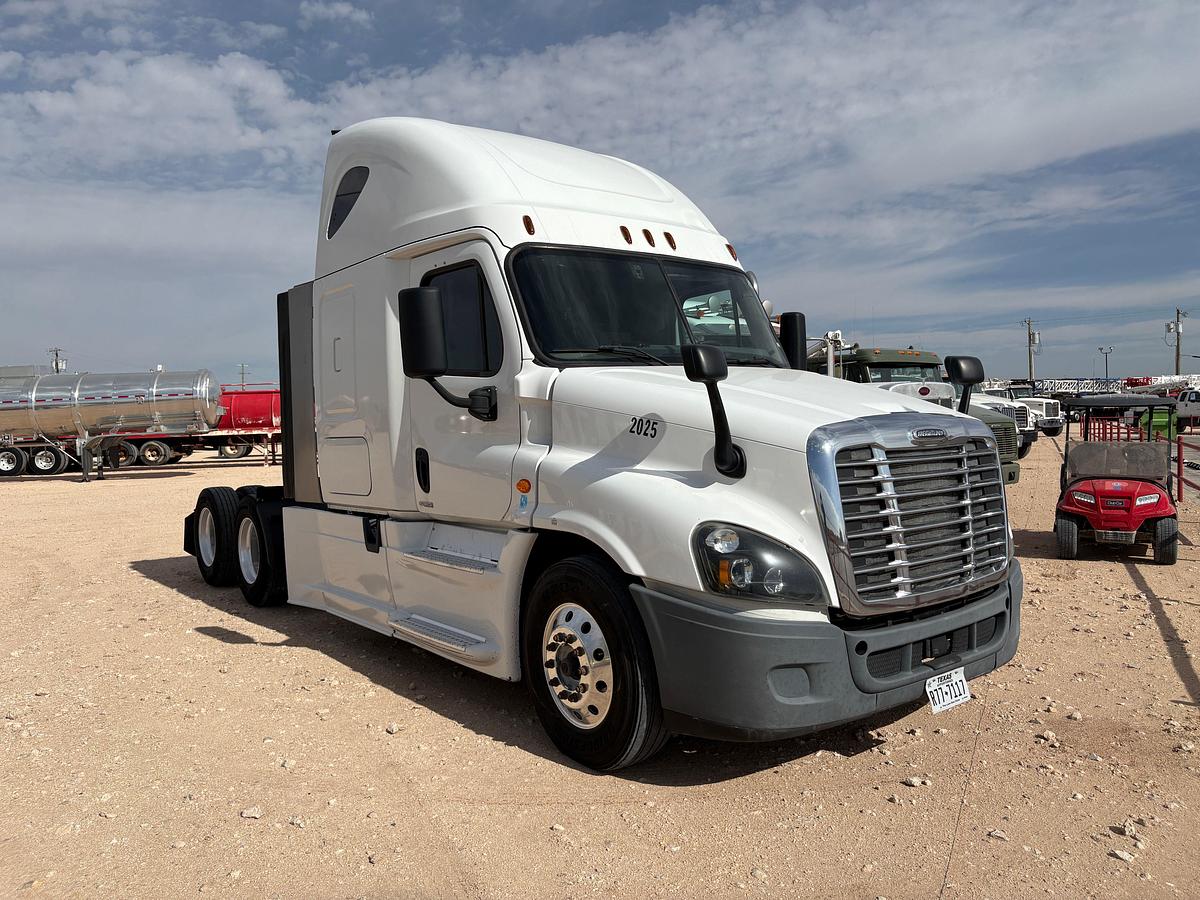Used 2016 FREIGHTLINER CASCADIA T/A SLEEPER HAUL TRUCK