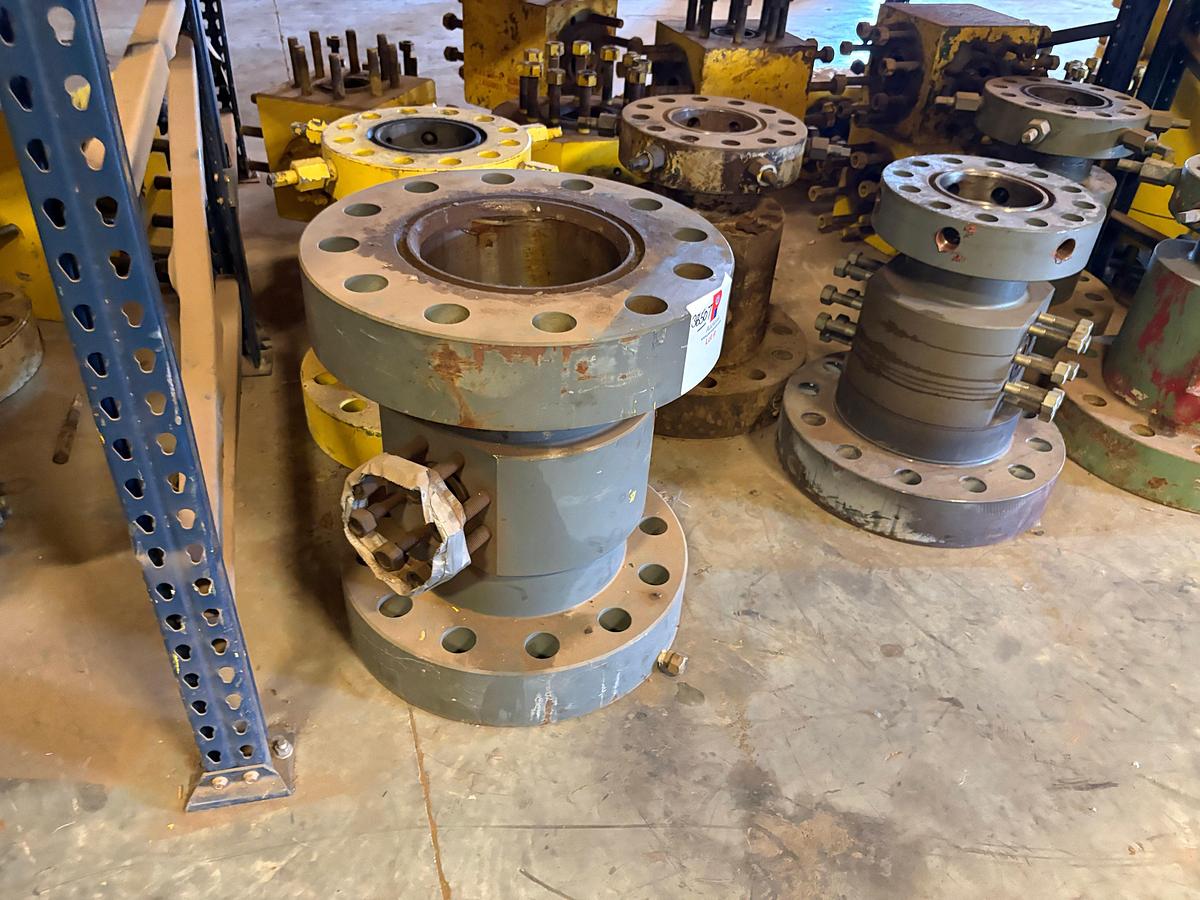Used (6x$) (5) 7-1/16” Braden heads & (1) 11” x 26” spool w/ 2” outlets