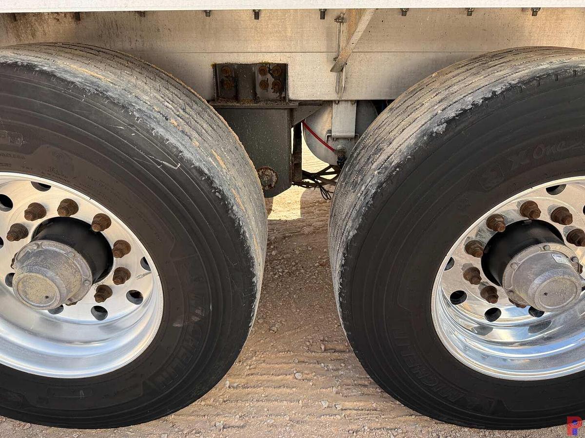 Used 2014 POLAR TANK 9,400 GAL. FUEL TANK TRAILER