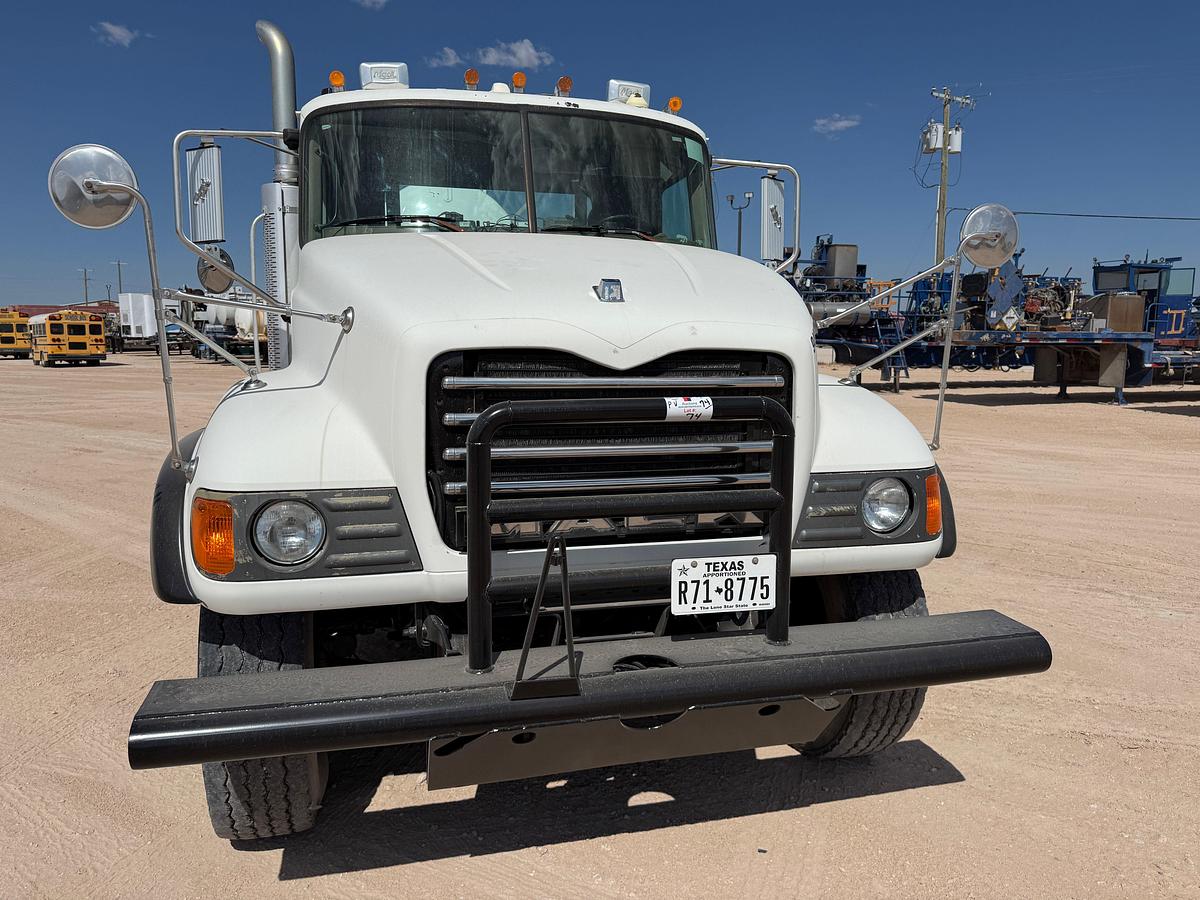Used 2006 MACK CV713 T/A DAYCAB KILL TRUCK & 130BBL KILL TRAILER
