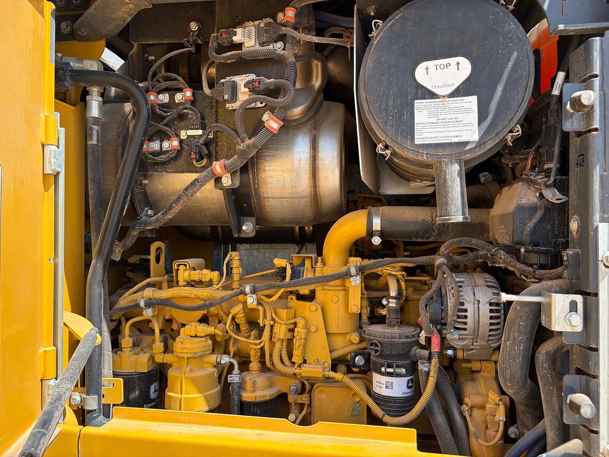 Used 2019 JOHN DEERE 624L WHEEL LOADER
