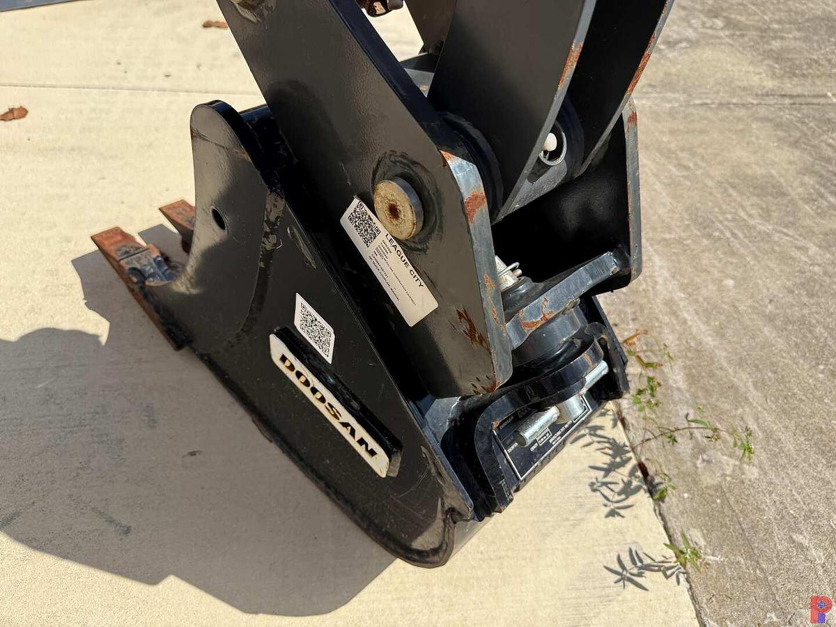 Used (NEW) DEVELON DX27Z-7 COMPACT MINI EXCAVATOR