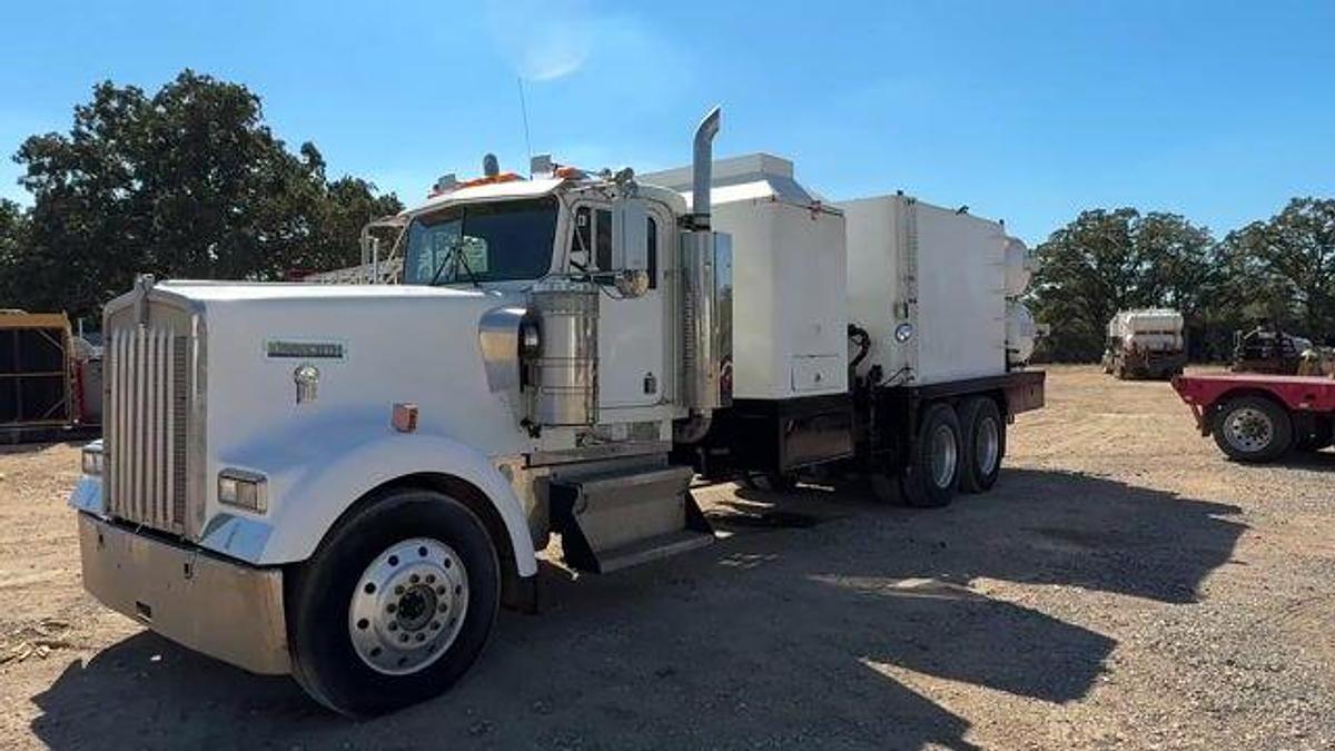 Used 1996 KENWORTH W900 T/A HOT OIL TRUCK