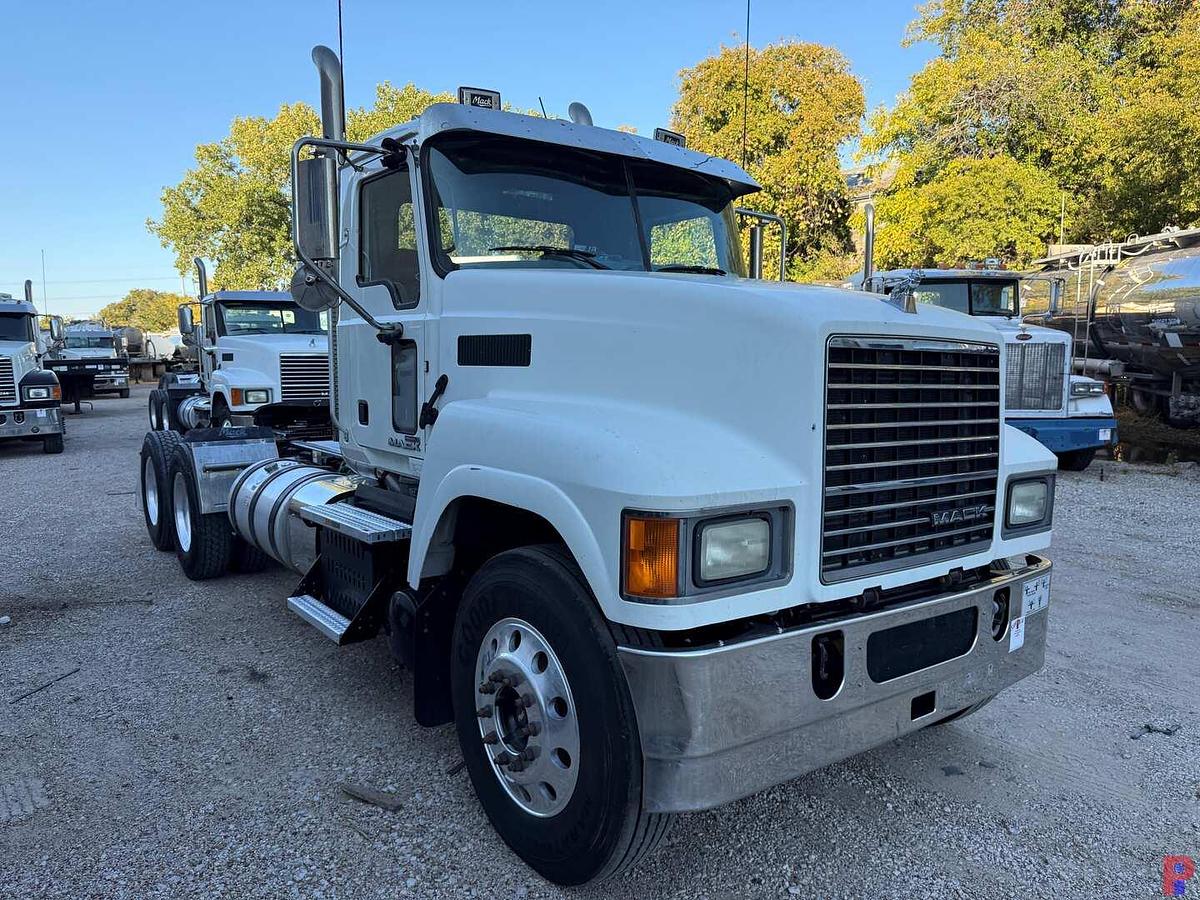Used 2015 MACK CHU613 PINNACLE T/A DAY CAB TRUCK TRACTOR