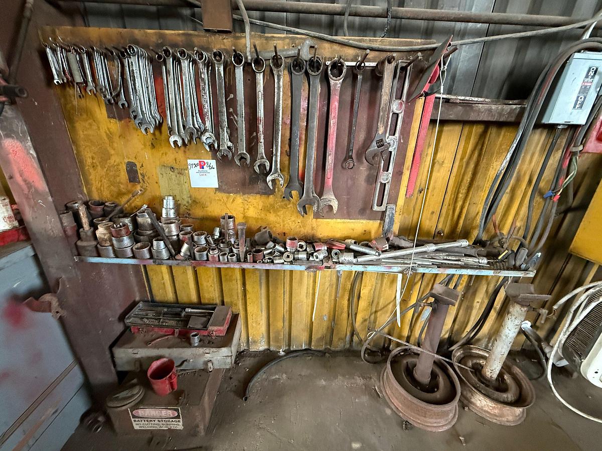 Used WALL SECTION OF WRENCHES, SOCKETS, EXTENSIONS & RELATED