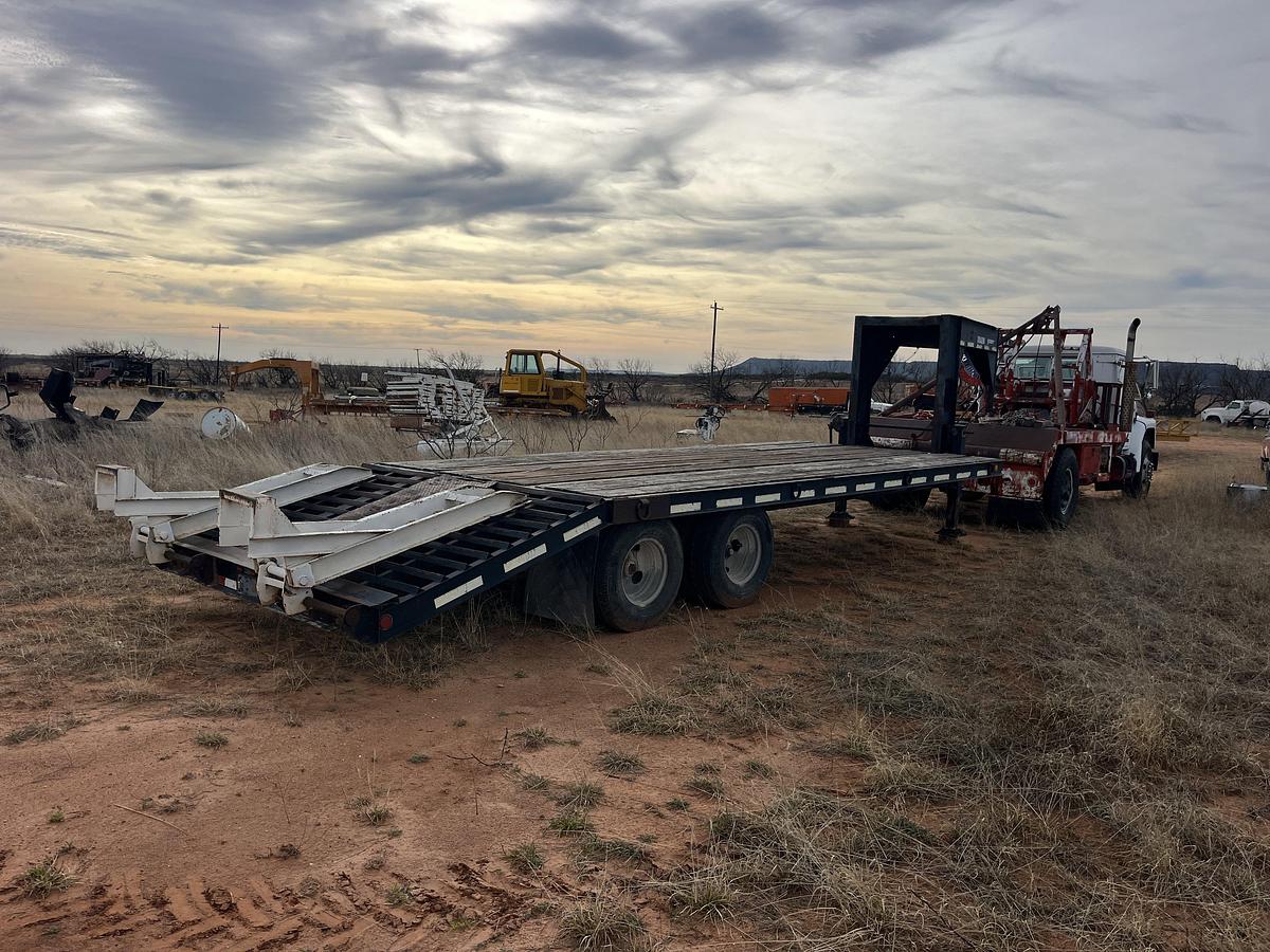 Used 1997 KALYN SIEBERT 25’ DOVE TAIL GOOSENECK TRAILER