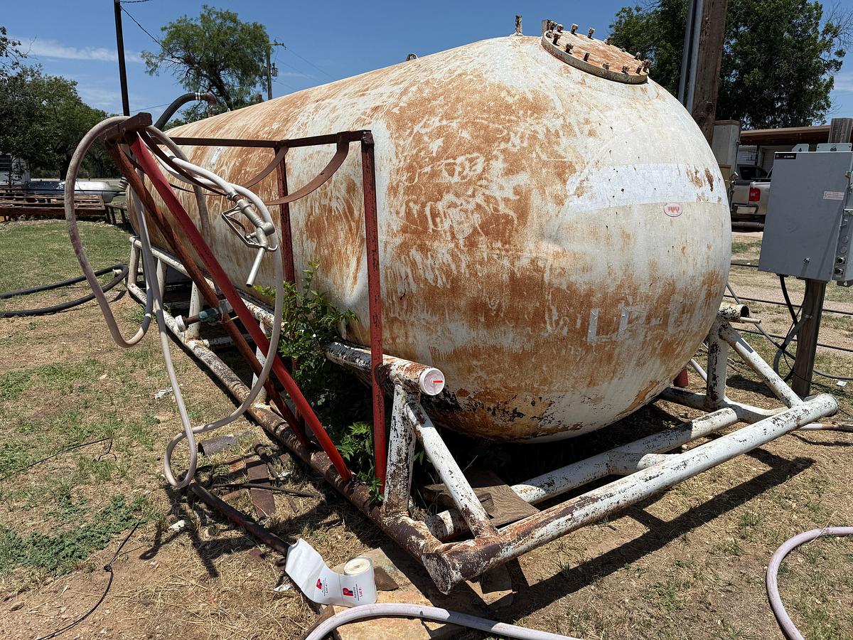 Used 5,000 GALLON FUEL TANK, SKIDDED W/ PUMP