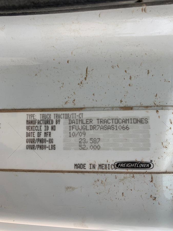 Used 2010 Freightliner Cascadia Sleeper Truck