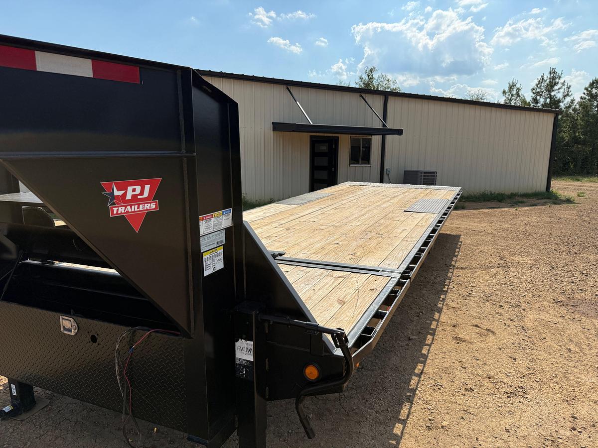 Used 2024 PJ TRAILERS 26' X 102" T/A FLATBED GOOSENECK TRAILER