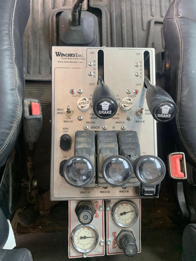 Used 2005 Kenworth T800B Twin Steer Bed/ Gin Pole Truck