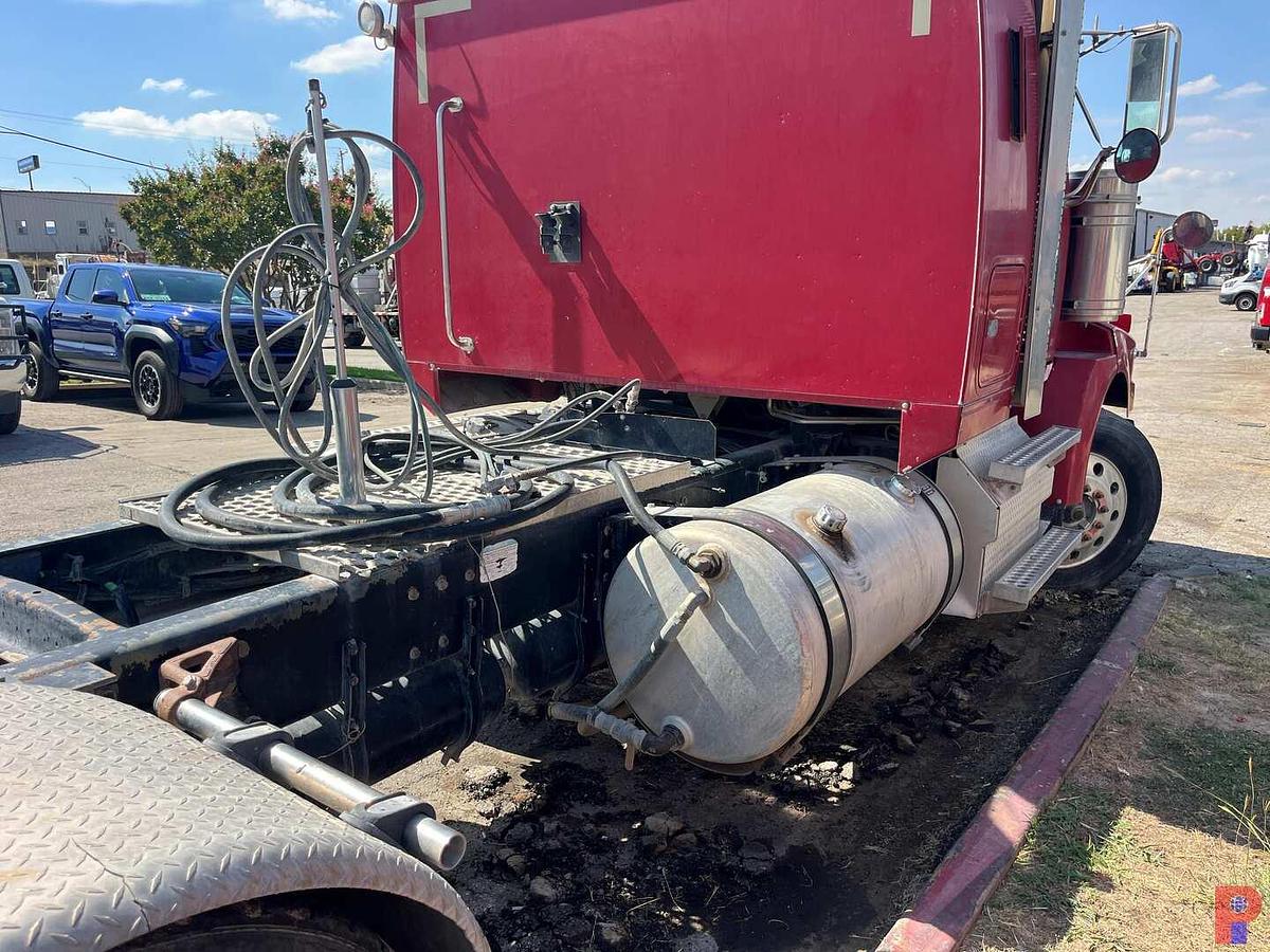 Used 2012 WESTERN STAR 4900 SB T/A 24” SLEEPER TRUCK