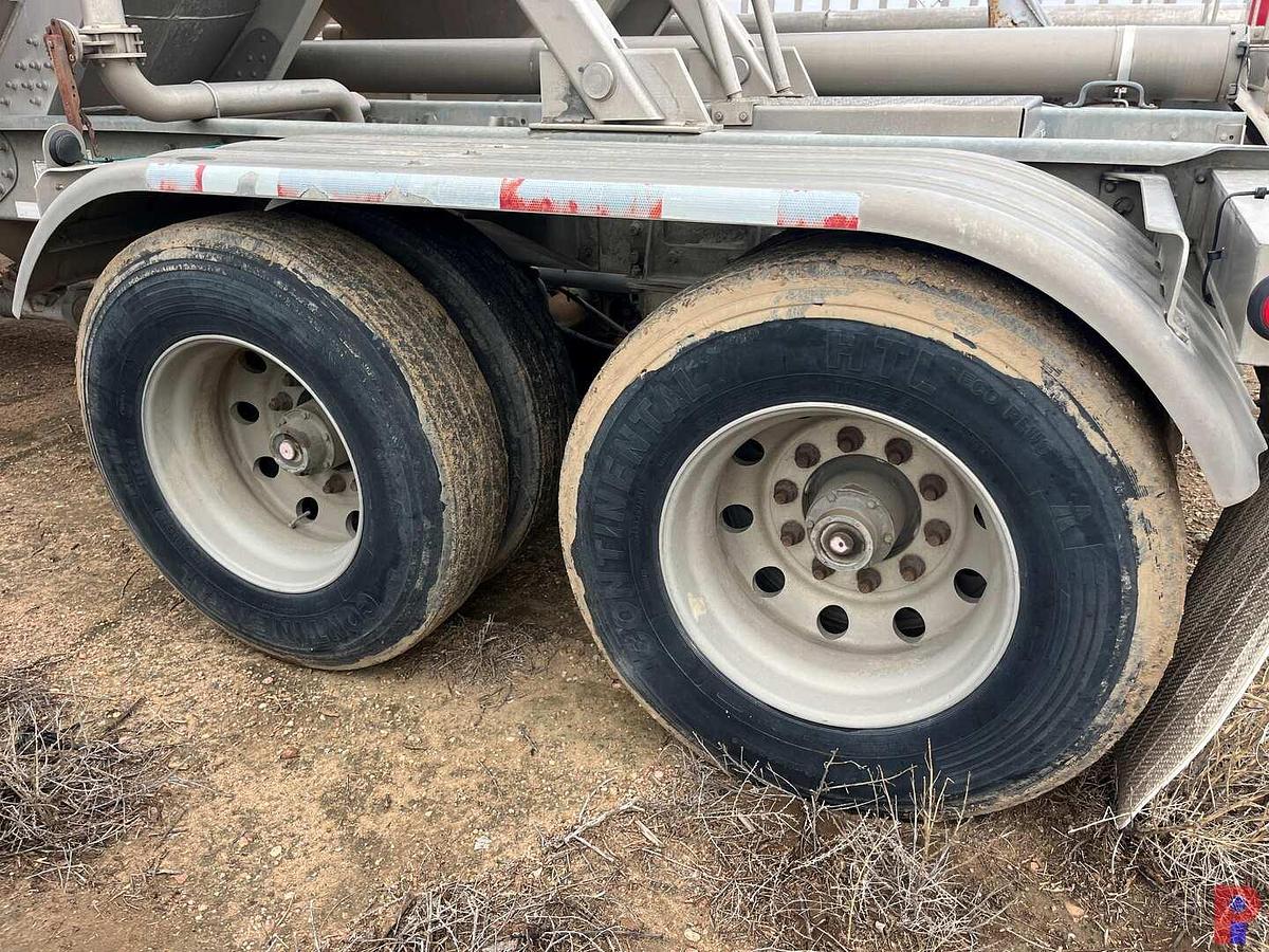 Used 2006 HEIL 1,000 CU. FT. PNEUMATIC BULK TRAILER W/ BLOWER