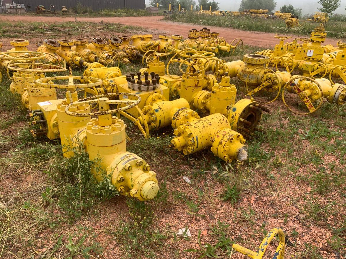 Used (4) 7-1/16 10k Fluid Crosses w/ (16) 4-1/16 10k Manual Gate Valves