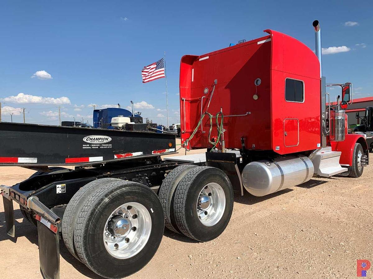 Used 2019 PETERBILT 389  EXT HOOD 68” SLEEPER TRUCK