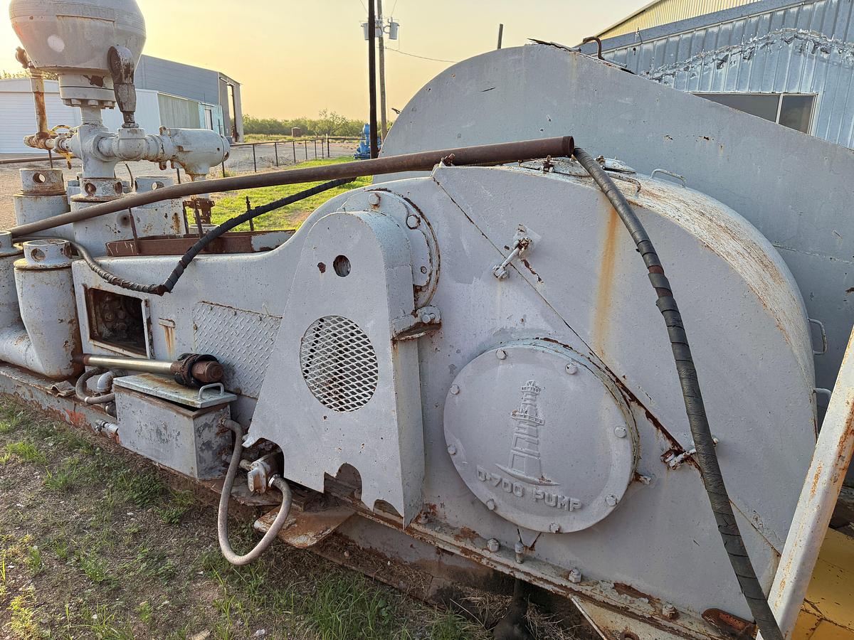 Used CONTINENTAL EMSCO D-700 DUPLEX MUD PUMP P/B CAT D353