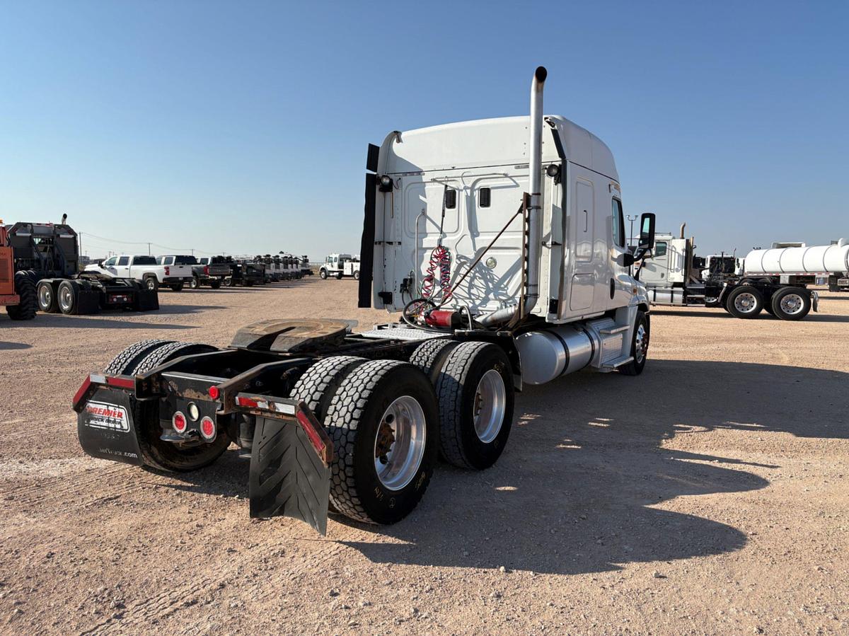 Used 2013 FREIGHTLINER CASCADIA