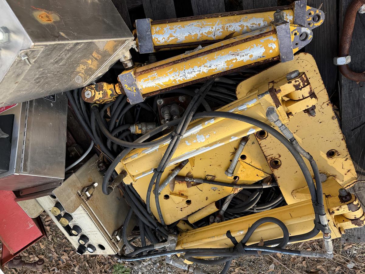 Used PALLET OF WEIGHT INDICATOR COMPONENTS & RELATED