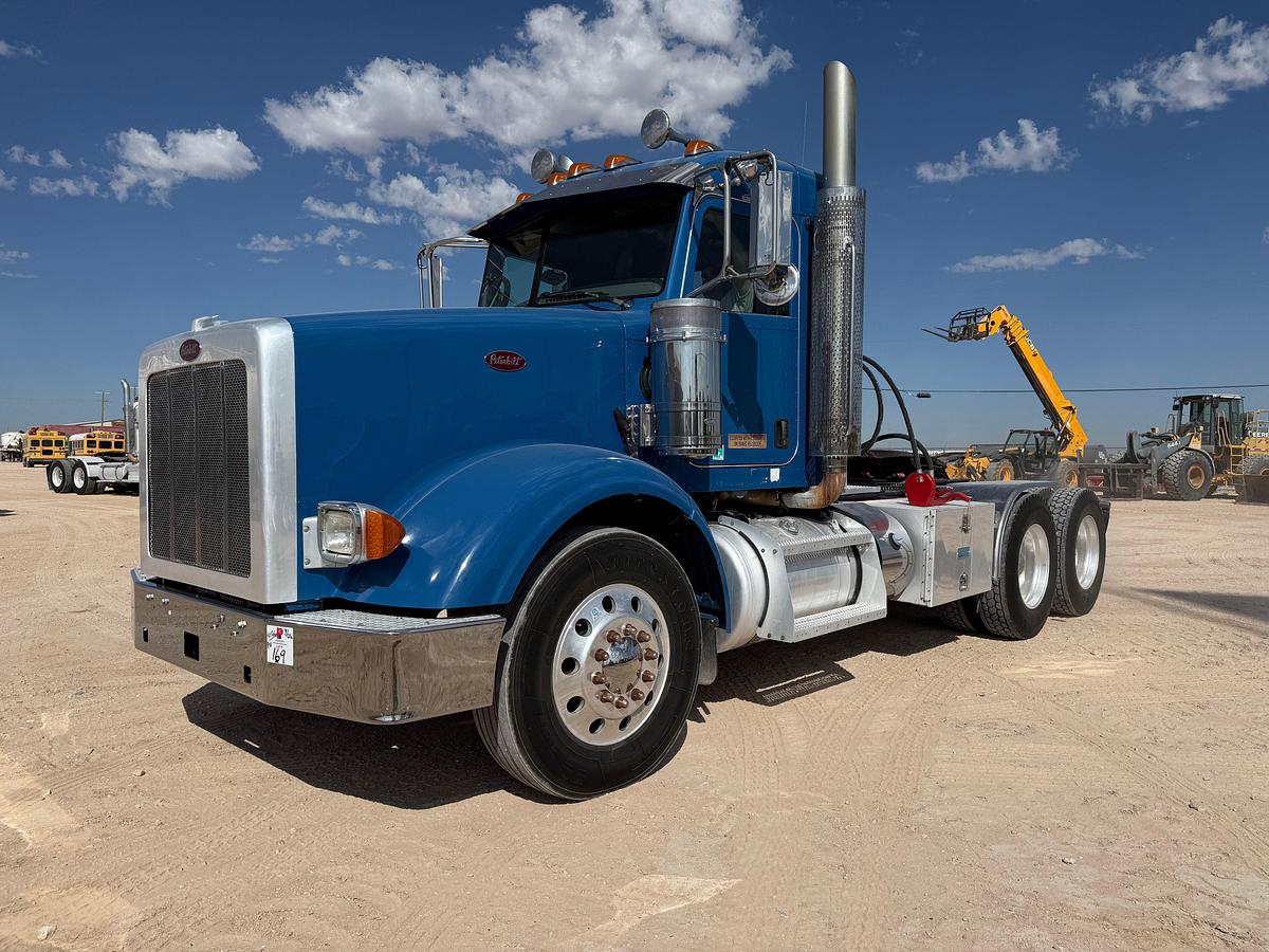 Used 2013 PETERBILT 367 T/A DAYCAB TRUCK TRACTOR